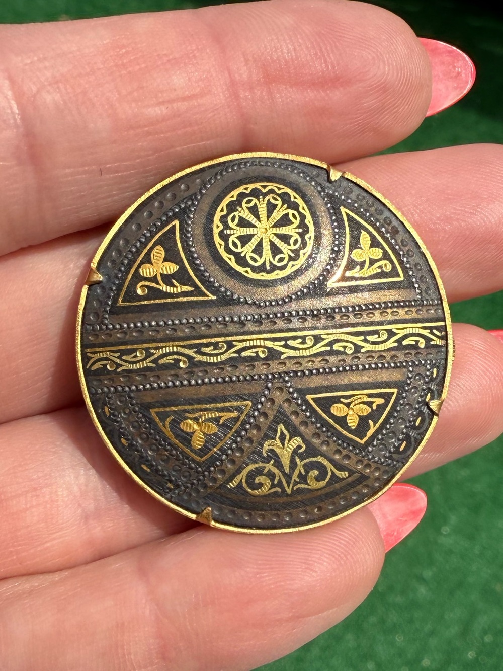 Vintage Spanish Damascene Black and Gold Geometric Floral Pin.